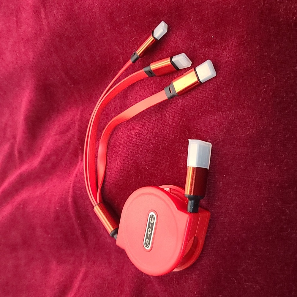Cell Phone Charger  3 in 1 Cable w retractable cable NWT Iphone, USB, USB A & C
